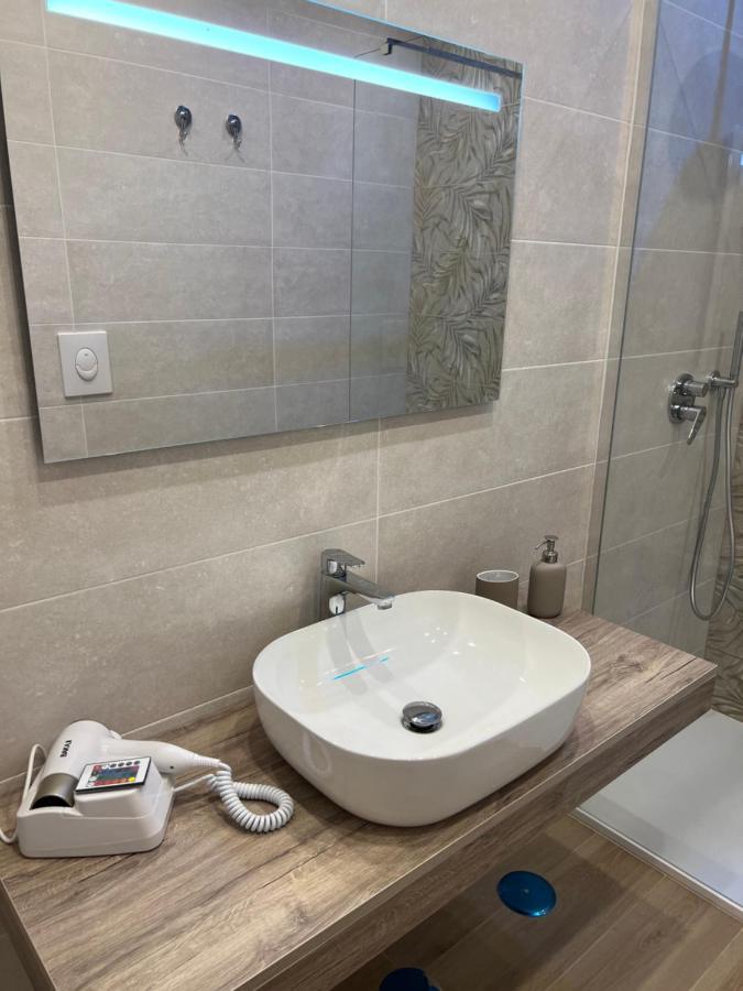 Suite Anita Deluxe Неаполь Экстерьер фото